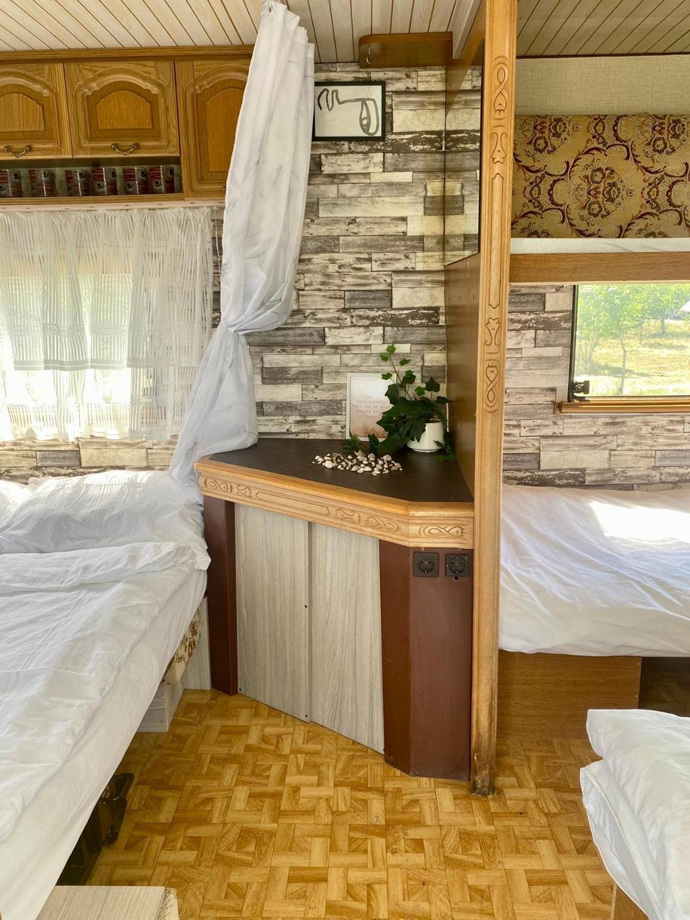 אתר קמפינג Beachfront Caravans *